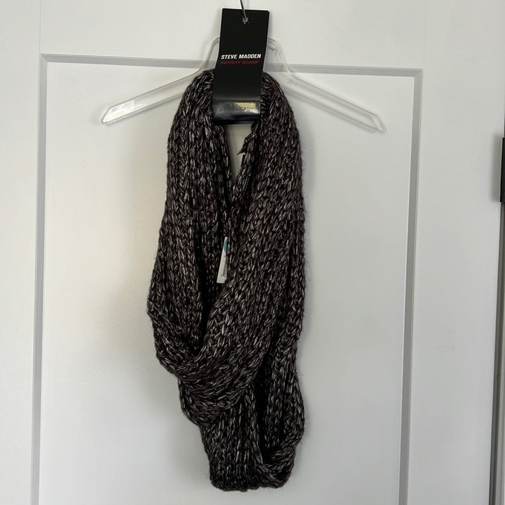 NWT Steve Madden Infinity Scarf
